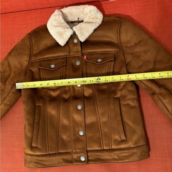 Levi's Women's Classic Sherpa Lined Trucker Jacket - Picture 8 of 10